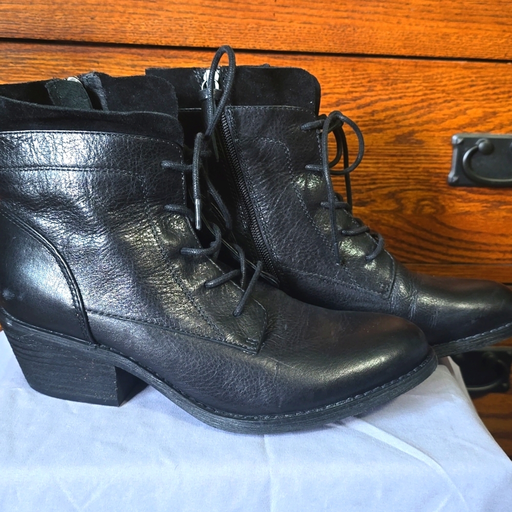 NEW!! Sofft Althea Black Leather Heeled Ankle Boots Sz 9 Never Worn